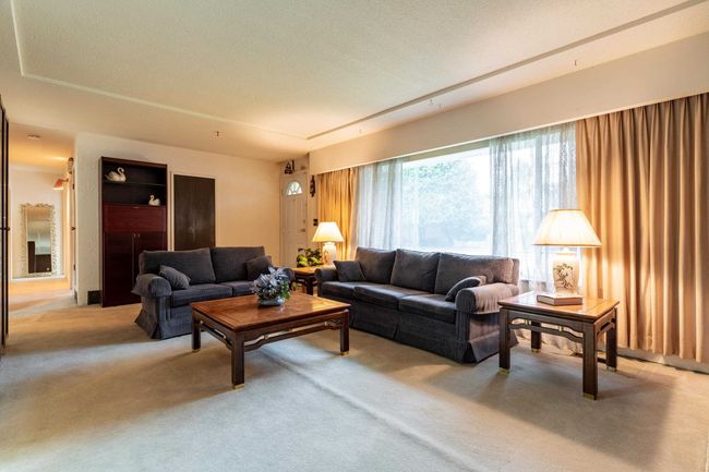 692 Blue Mountain St, House other with 3 bedrooms, 1 bathrooms and 6 parking in Coquitlam BC | Image 7