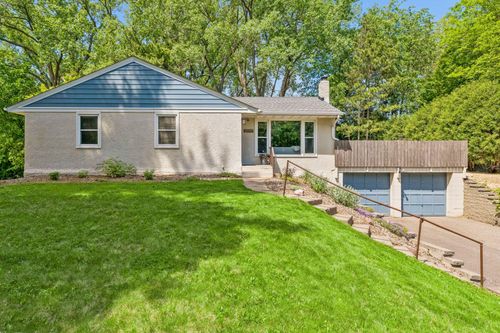 2579 Cypress St, Maplewood, MN, 55109-1926 | Card Image