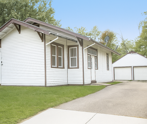 414 8th St Se, Waseca, MN, 56093-3820 | Card Image