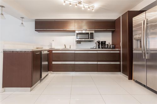 1023-2301 Collins Ave, Miami Beach, FL, 33139-1636 | Card Image