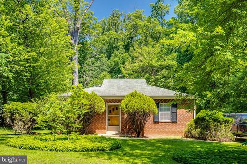 9216 Weant Dr, GREAT FALLS, VA, 22066-4132 | Card Image