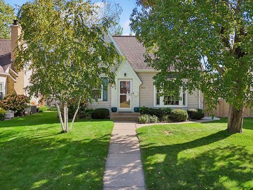 5525 Upton Ave S, Minneapolis, MN, 55410-2407 | Card Image