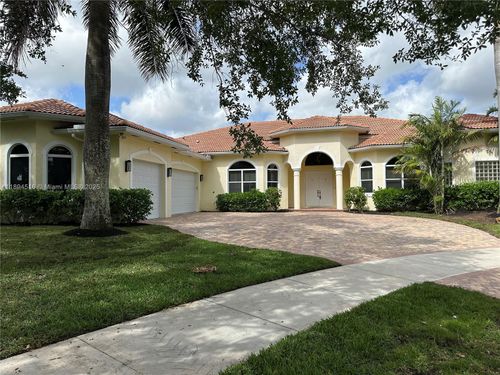 2273 Phoenix Ave, Davie, FL, 33324-6316 | Card Image