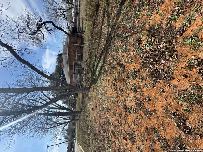 1017 E Trinity St, House other with 3 bedrooms, 2 bathrooms and null parking in Pearsall TX | Image 4