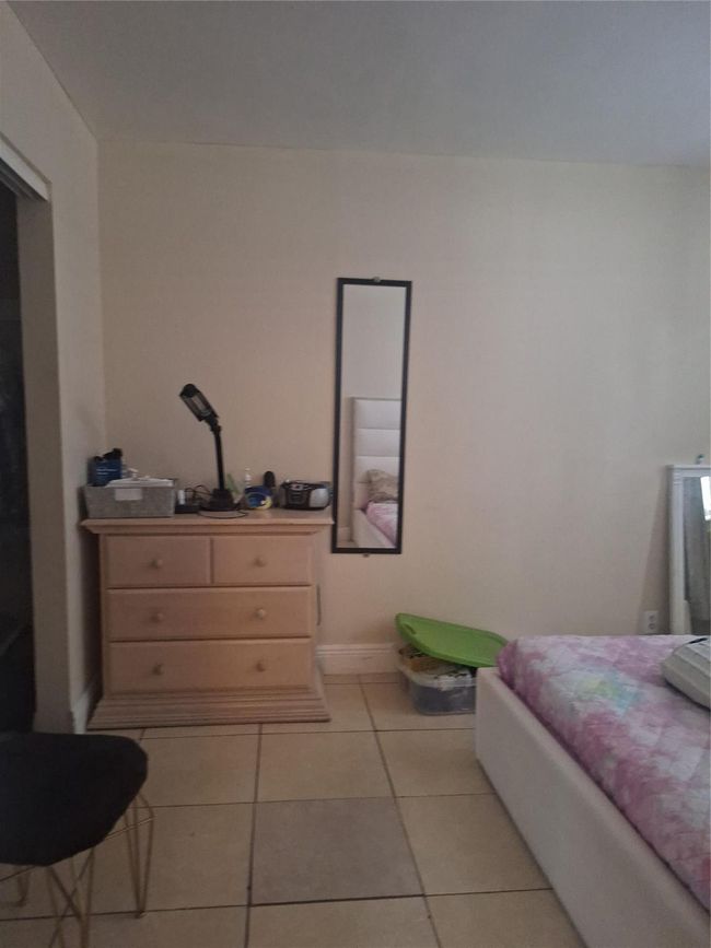 Unit B Master bedroom | Image 11