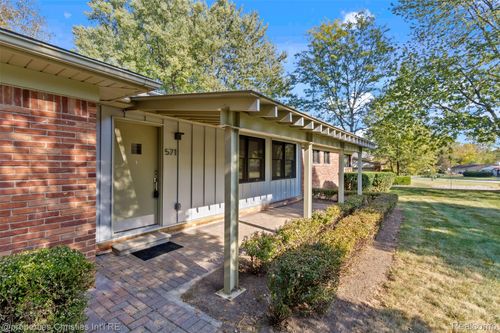 571 Yorkton Ln, Bloomfield Hills, MI, 48304-3673 | Card Image