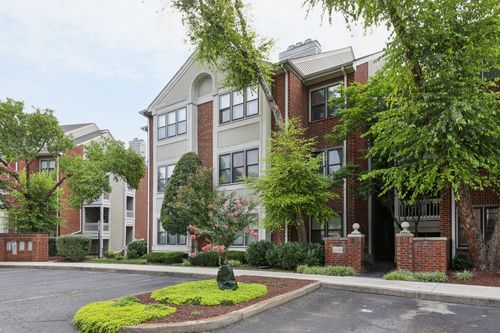 401 Ashlawn Ct, Nashville, TN, 37215-6136 | Card Image