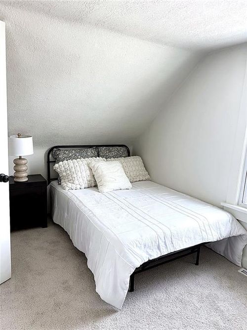 121 N Blake St, Olathe, KS, 66061-3725 | Card Image