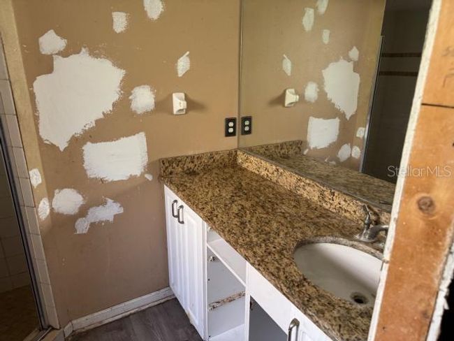 6928 43 Rd Ct E, House other with 3 bedrooms, 2 bathrooms and null parking in Sarasota FL | Image 8
