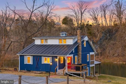 3635 Riverbend Dr, ELKTON, VA, 22827-2331 | Card Image