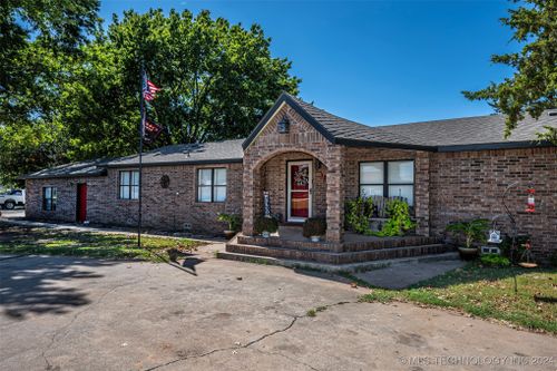 1202 N Pine St, Waurika, OK, 73573-1214 | Card Image