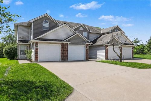 924-920-924 Sw Imperial Ln, Lee's Summit, MO, 64064-7800 | Card Image