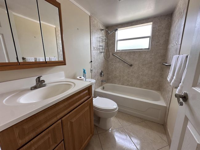 433 Saxony J, Condo with 2 bedrooms, 2 bathrooms and null parking in Delray Beach FL | Image 19