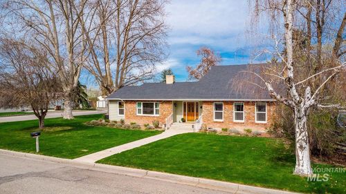 1102 E 1st St, Emmett, ID, 83617-3304 | Card Image