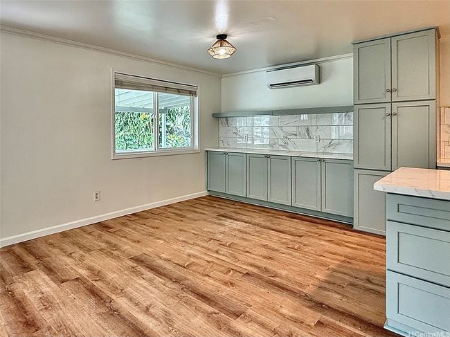 dine in and enjoy the built in buffet | Image 12