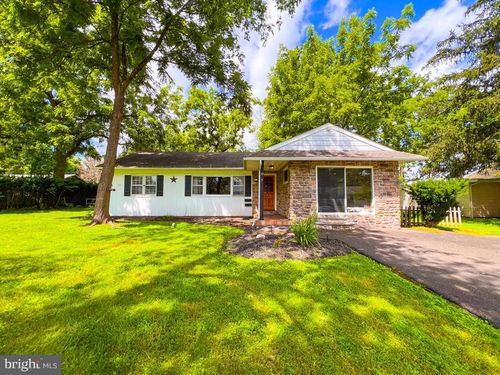 55 Fairway Dr, YARDLEY, PA, 19067-1646 | Card Image