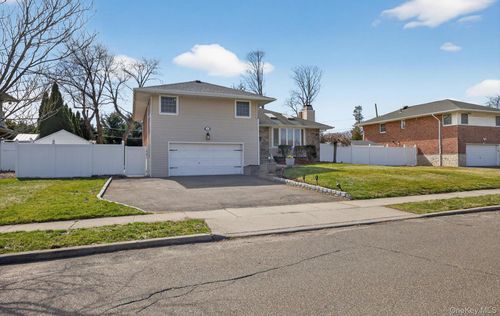 6 Wren Dr, Woodbury, NY, 11797-3209 | Card Image