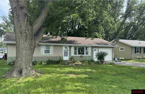 1017 Court St, Le Sueur, MN, 56058-1117 | Card Image