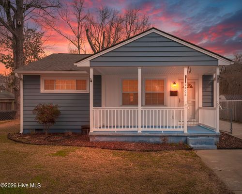 2206 High School Dr, New Bern, NC, 28560-4326 | Card Image