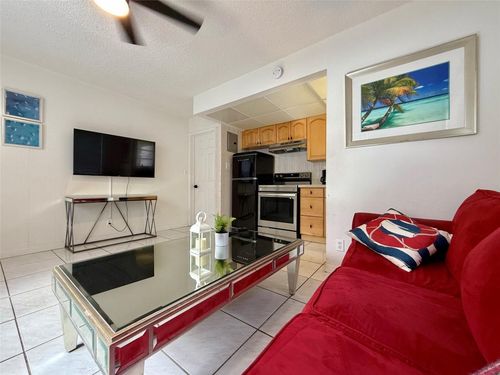 8-3210 Canal Dr, Pompano Beach, FL, 33062-3327 | Card Image