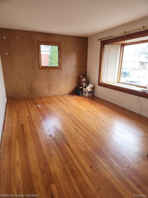 34014 Kennedy St, Westland, MI, 48185-2308 | Card Image