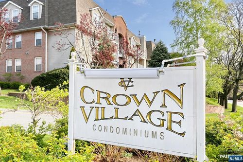 38 Garden Pl, Edgewater, NJ, 07020-7236 | Card Image
