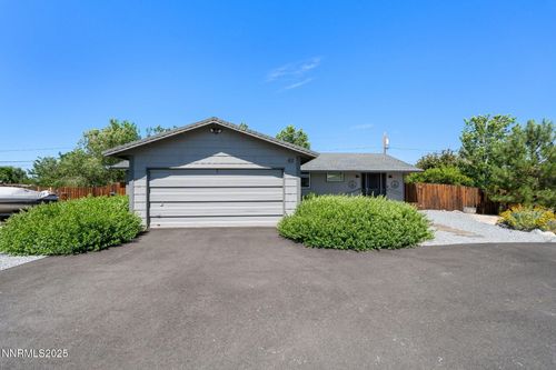 42 S Amanda Cir, Sparks, NV, 89436-6601 | Card Image