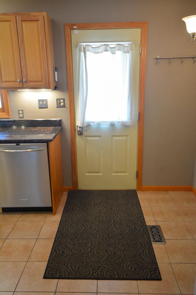 Side Entry | Image 32