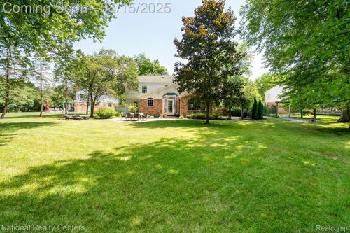 31467 Old Cannon Rd, Beverly Hills, MI, 48025-4415 | Card Image