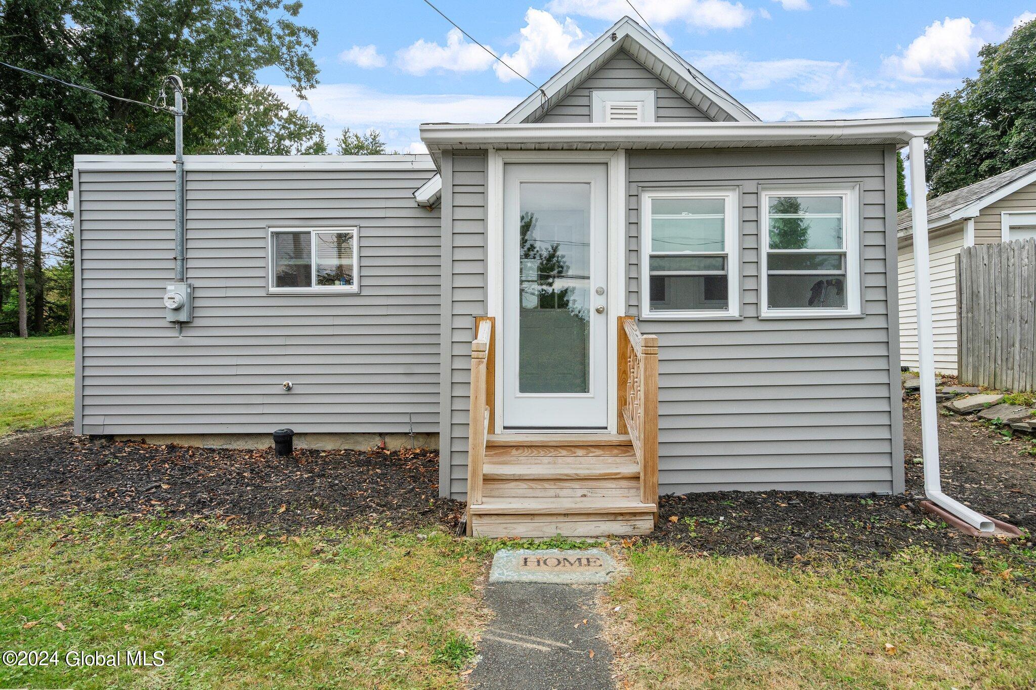Morrison Ln, Latham, NY 12110