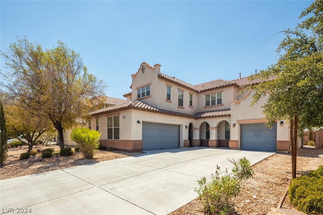 Clarendon Ln, North Las Vegas, NV 89081