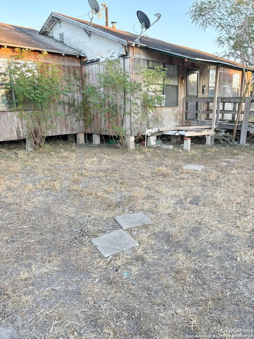 622 S 12th St, Kingsville, TX, 78363-5744 | Card Image