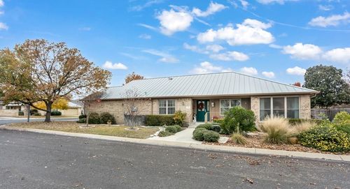 1702 Cherrywood Dr, Fredericksburg, TX, 78624-3561 | Card Image