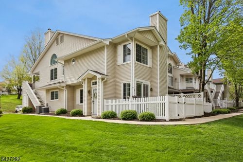 9 Sussex Ct, Bedminster, NJ, 07921-1833 | Card Image