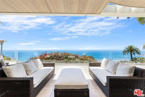 200 Arno Way, Pacific Palisades, CA, 90272 | Card Image