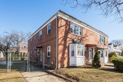 7555 198th Street, New York, NY, 11366 | Card Image