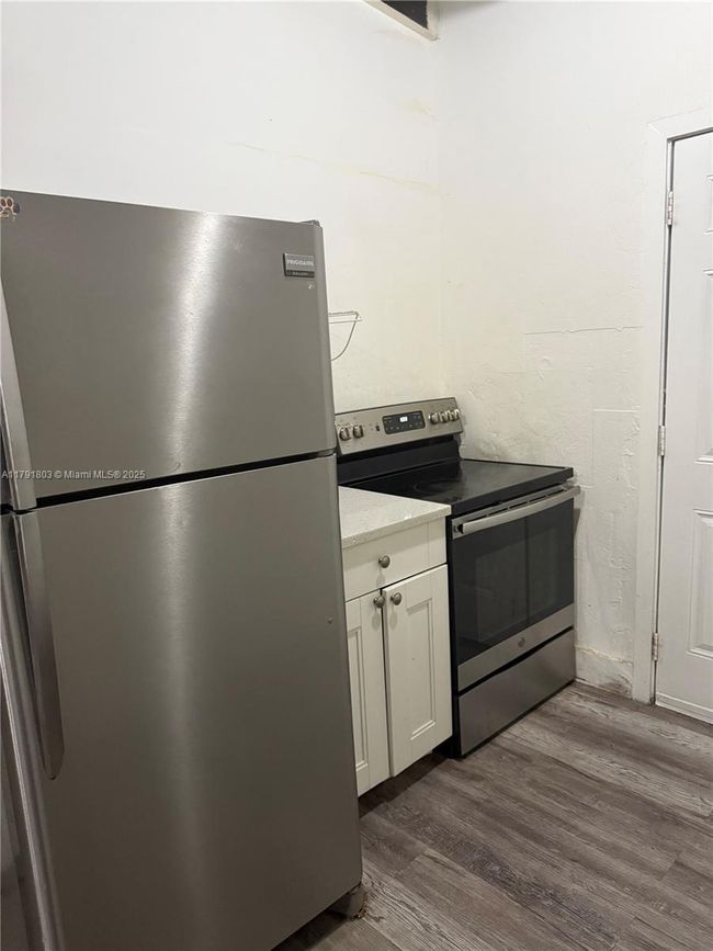6962 - 6960 Nw 6 Th Ct, Home with 1 bedrooms, 1 bathrooms and null parking in Miami FL | Image 4
