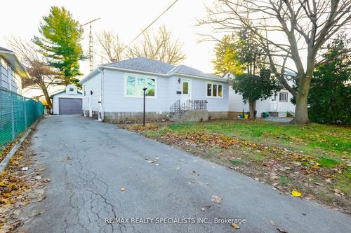 7010 Dunn St, Niagara Falls, ON, L2G2R7 | Card Image