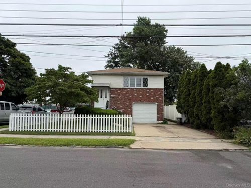 858 Oliver Ave, Westbury, NY, 11590-4700 | Card Image