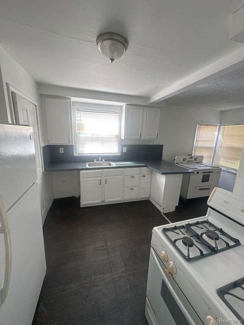 18932 Riverview St, Detroit, MI, 48219-2270 | Card Image