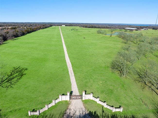 Gated entrance. Grass airstrip runs to the left of the​​‌​​​​‌​​‌‌​‌‌​​​‌‌​​‌‌​‌​​​​​‌ drive | Image 16