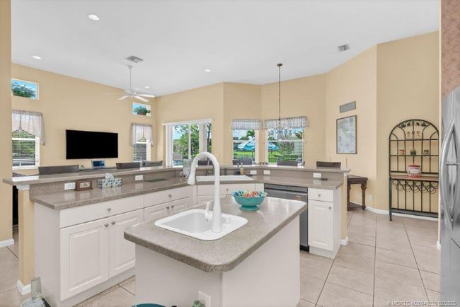 2712 Sw Bear Paw Trl, House other with 4 bedrooms, 3 bathrooms and 3 parking in Palm City FL | Image 24
