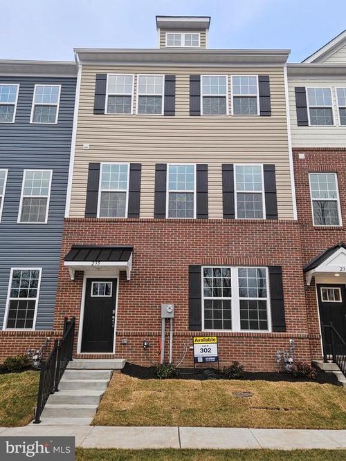 704 Ore St, PHOENIXVILLE, PA, 19460-1352 | Card Image