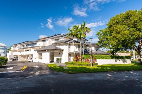 206-5750 Turin St, Coral Gables, FL, 33146-3261 | Card Image