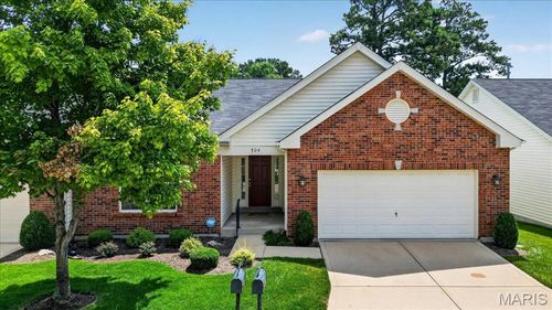 704 Villas Estates Dr, Fenton, MO, 63026-3279 | Card Image