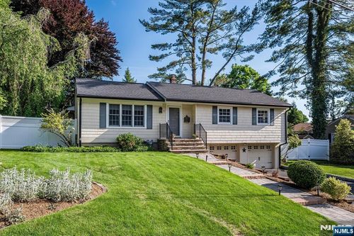 14 Clifford Dr, Park Ridge, NJ, 07656-1440 | Card Image