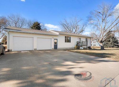 8 Anderson St, Vermillion, SD, 57069-2822 | Card Image