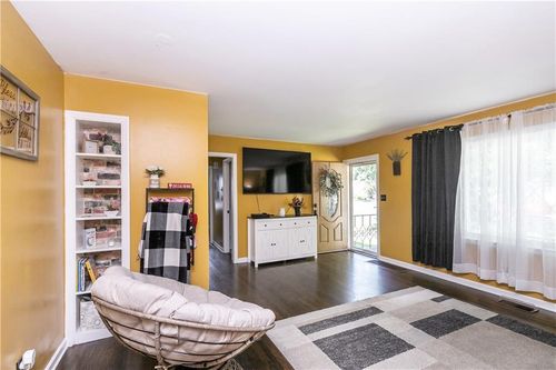 9009 E 74th Ter, Raytown, MO, 64133-6432 | Card Image