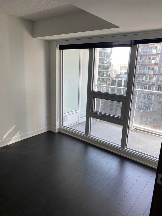 1115 - 19 Bathurst St, Condo with 1 bedrooms, 1 bathrooms and 1 parking in Toronto ON | Image 3