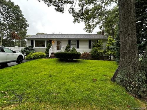 30 Orchard Dr, Farmingville, NY, 11738-1643 | Card Image
